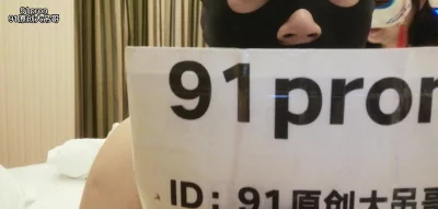 轻轻插入40岁轻熟女黑丝袜的b