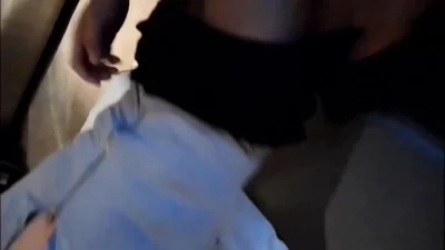 骚妻与单男共处一室，他们沉浸在无尽的亲密缠绵中。